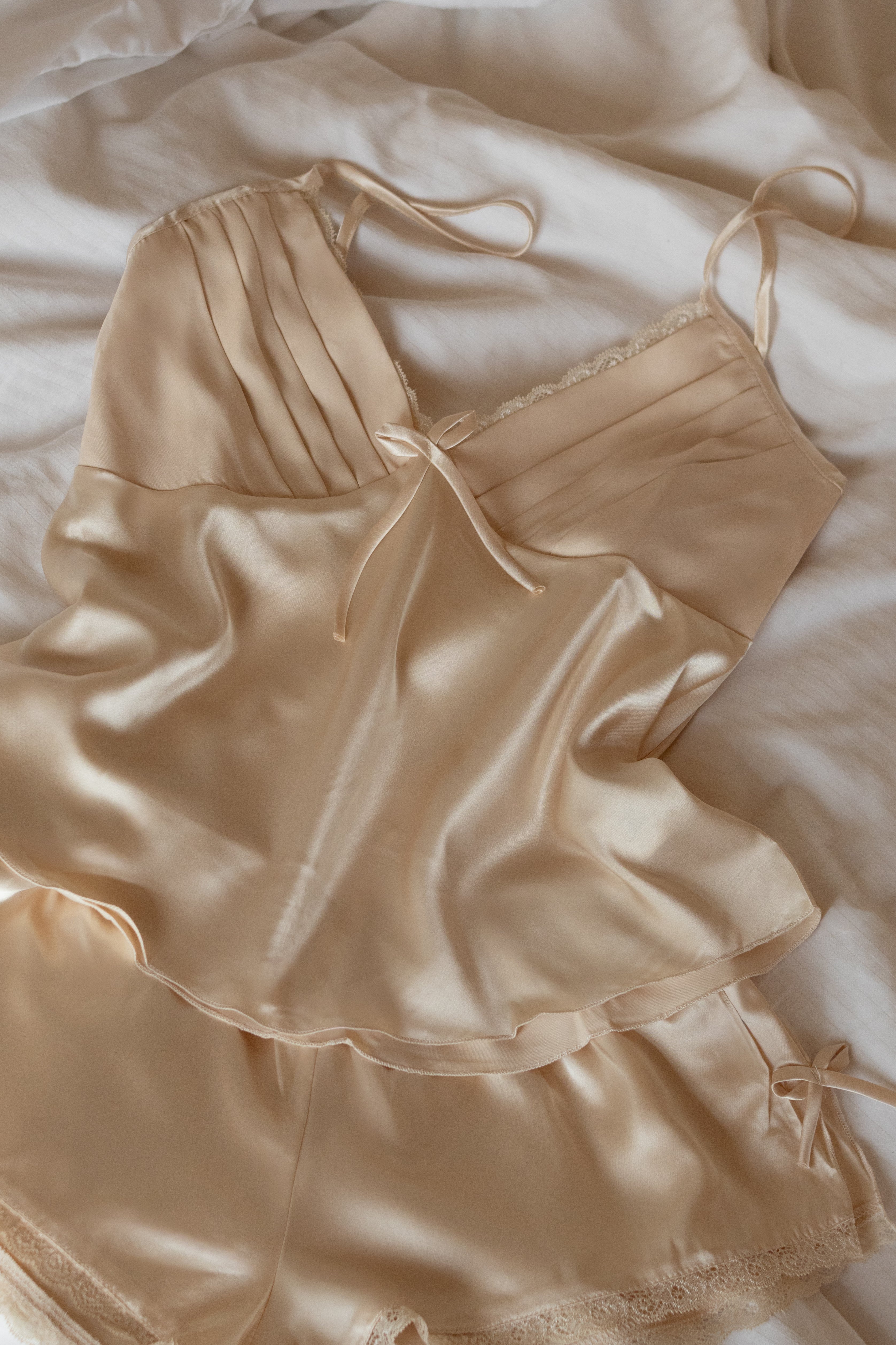 After Champagne Satin Tie-Back Set