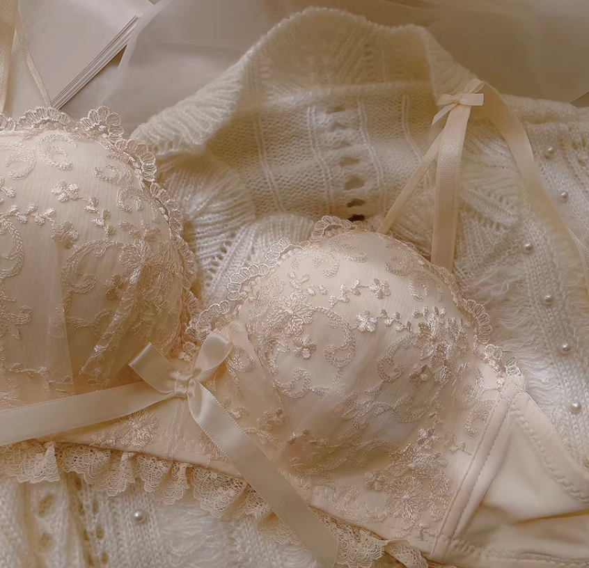 Ivory Heirloom Lace Set – Signature Luxury Edit