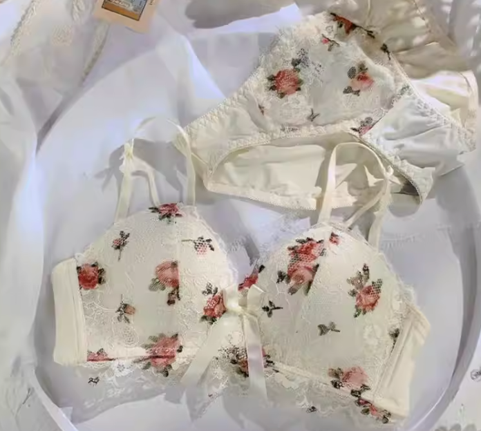 Rose Lace Elegance Set – Soft Floral Luxury