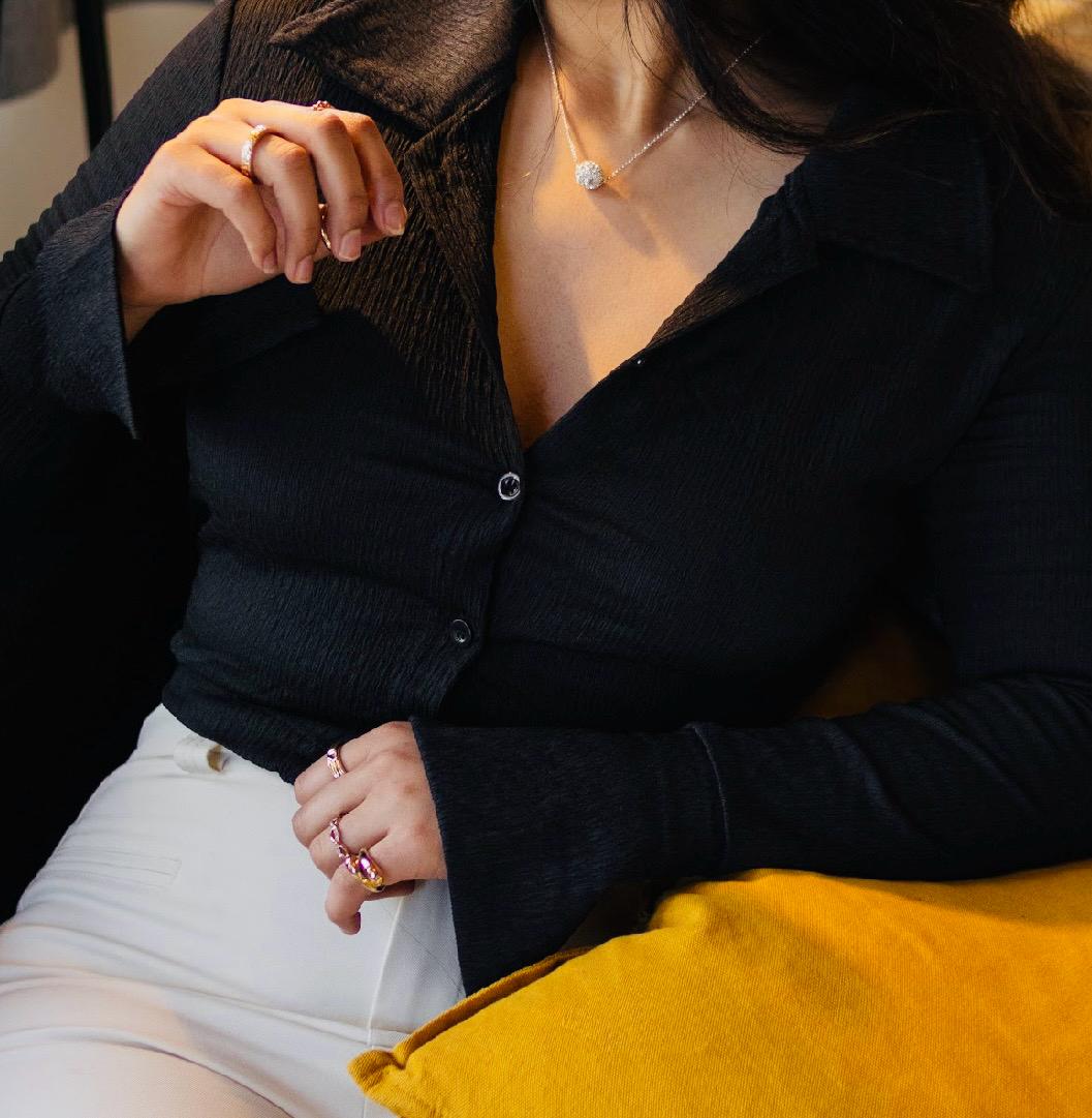 90s-Revival Gem Black and White Shirt